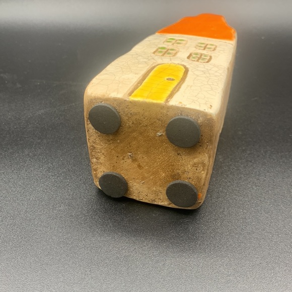 Ceramic Orange Roofed Crackled House Vase Embossed Green Windows & Yellow Door - Picture 7 of 7